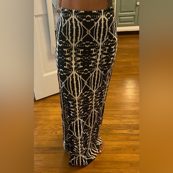 Express Maxi Skirt with Side Slit - Picture 2 of 6